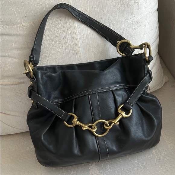Coach Elegant Black Leather Shoulder Bag - Picture 1 of 7